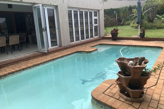 Ballitoville Townhouse For Sale: 4 beds, pool, garage, indoor-outdoor living.