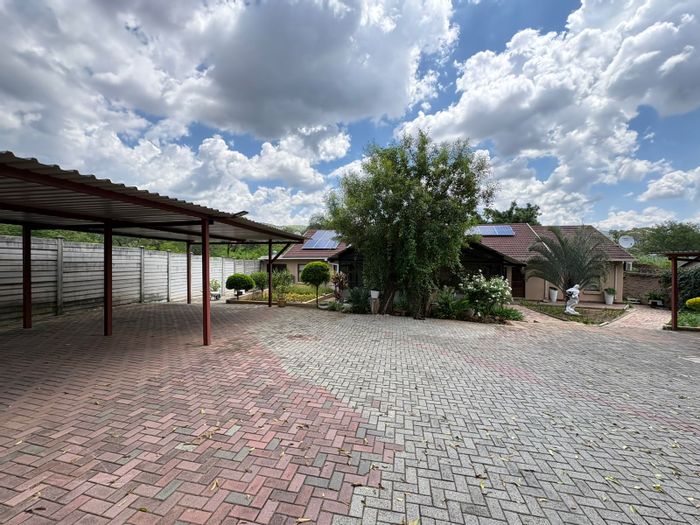 For Sale: Spacious 5-bedroom house with flatlet, pool, and ample parking in Safari Gardens.