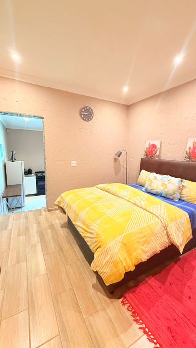 Rivonia Cottage To Rent: Furnished, secure, near amenities and transport options.