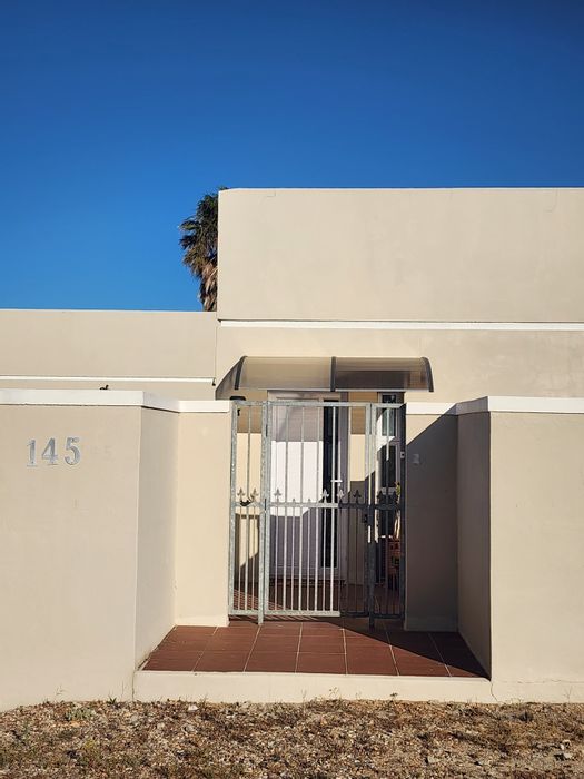 For Sale: House in Westcliff with pool, garden, and flexible living spaces.