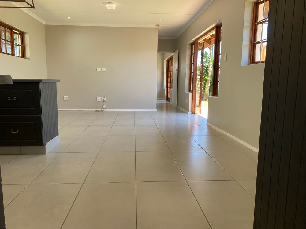 Kitchen to lounge of flatlet