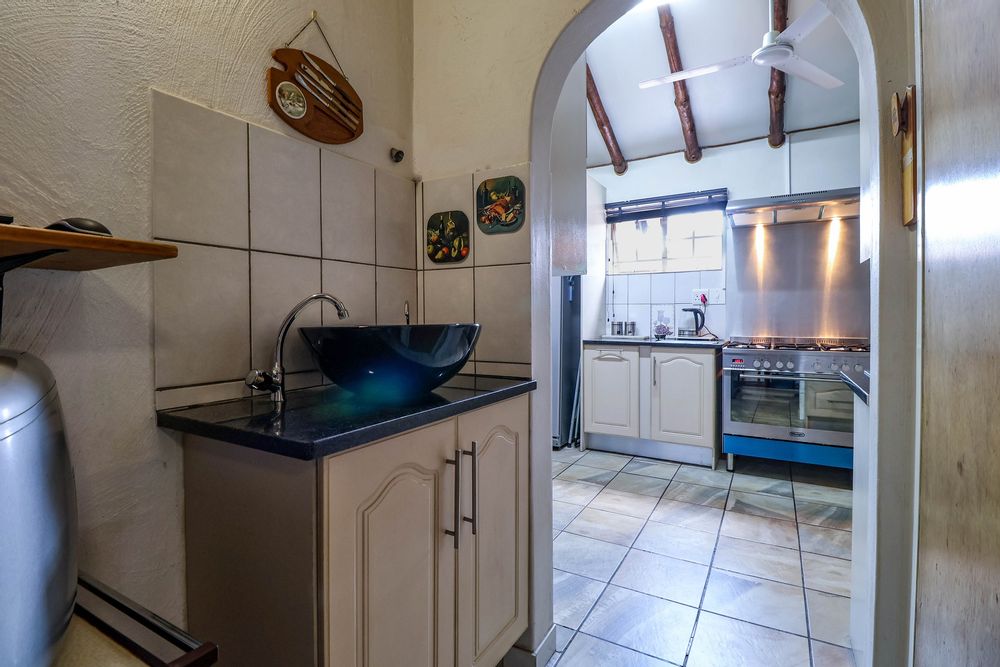 Main house: Prep bowl with water filter