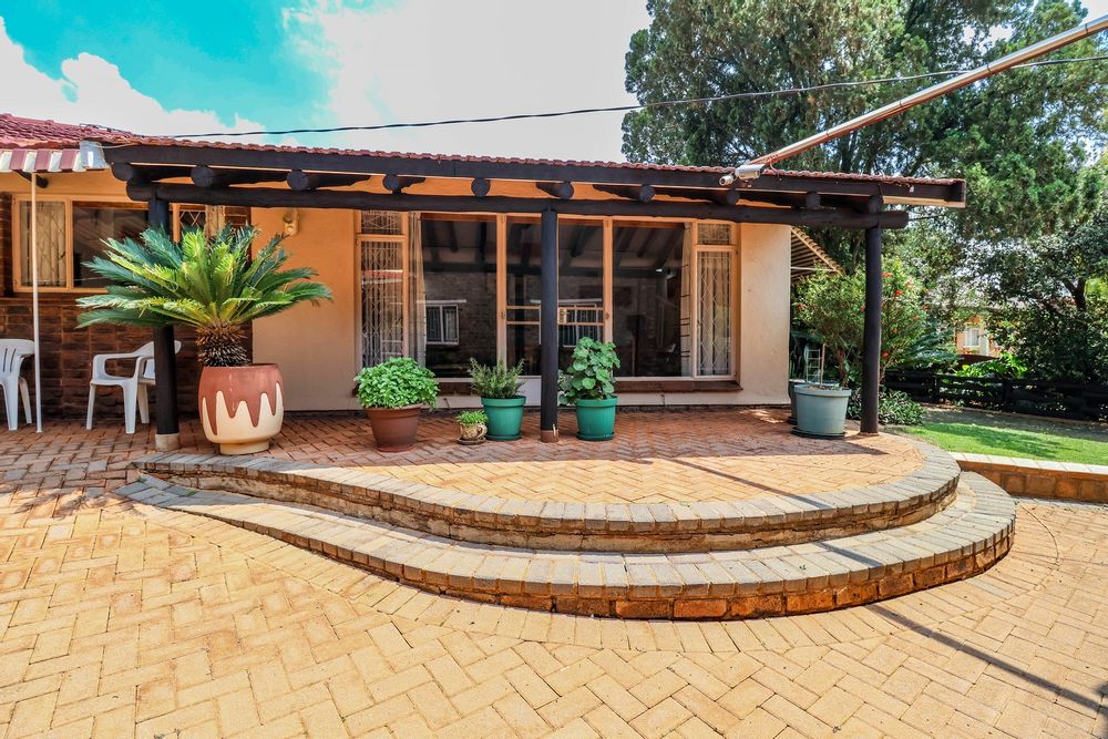 Main house: Main entrance