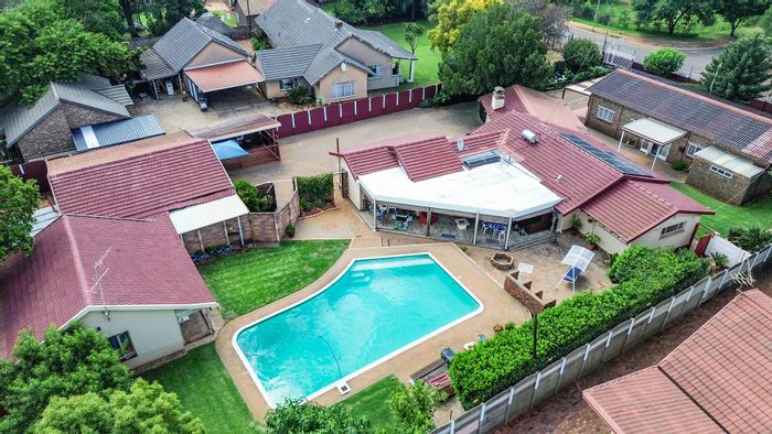 Eldoraigne House For Sale: 6 bedrooms, pool, granny flat, office, solar system.