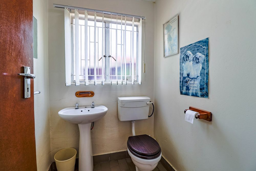 Granny flat: Second toilet