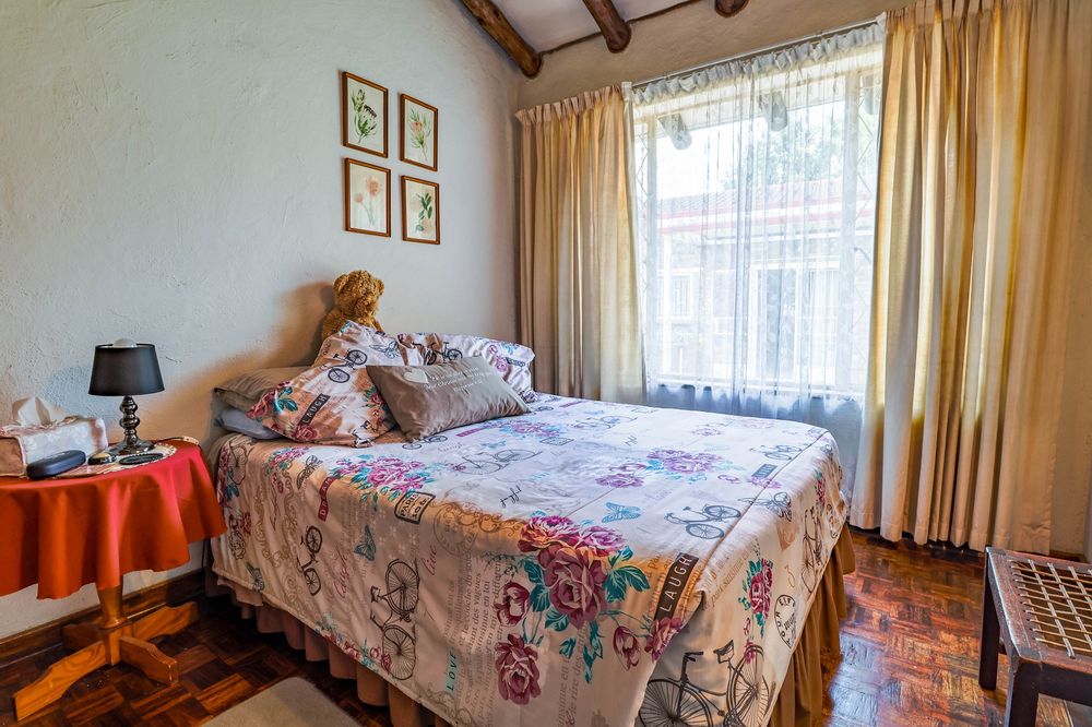 Main house: Bedroom 3