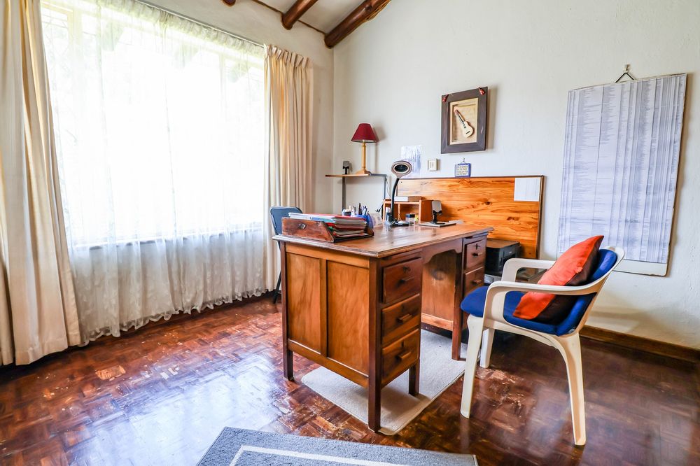 Main house: Bedroom 2