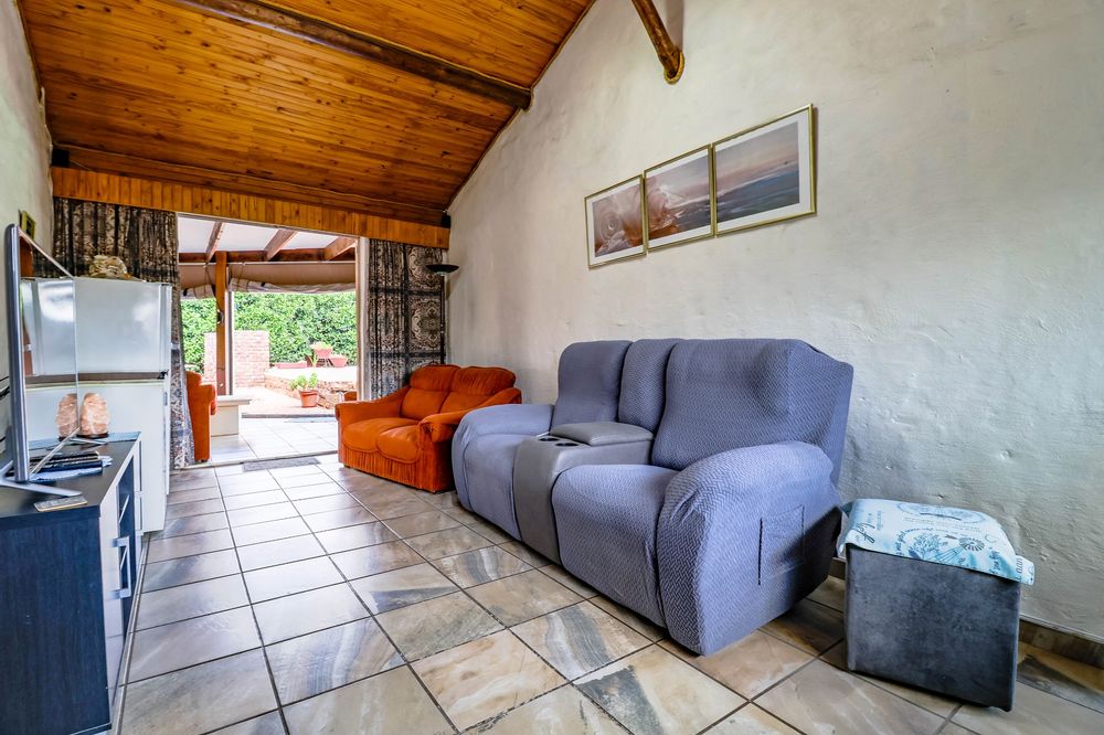 Main house: Lounge 2