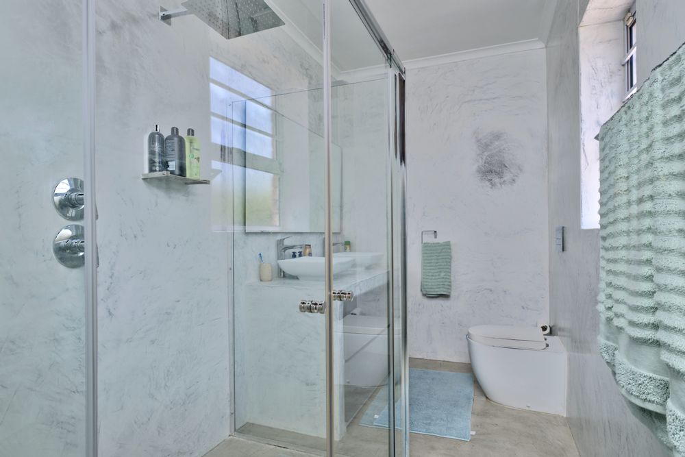 main bedroom en suite