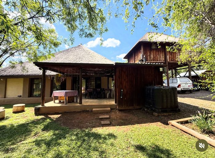 For Sale: House in Buffelsdrift AH with 3 beds, wildlife views, and ample land.