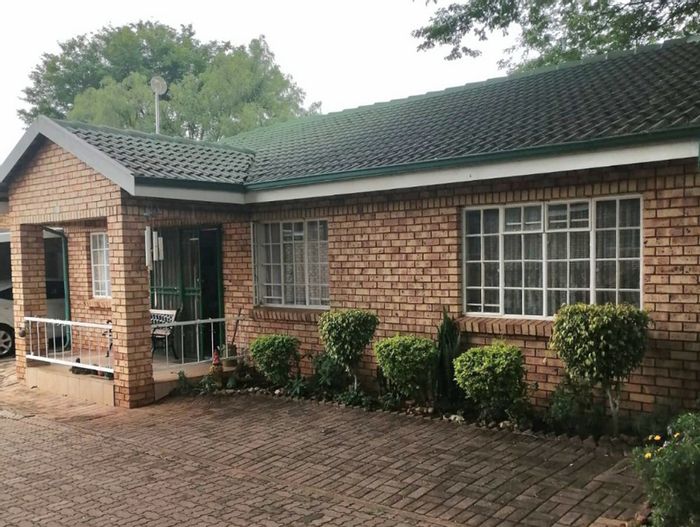 For Sale: Townhouse in Bela Bela Central, 2 beds, communal garden, secure living.