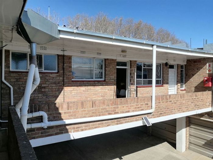 For Sale: 1-Bedroom Flat in Benoni Central with Balcony and Garage.