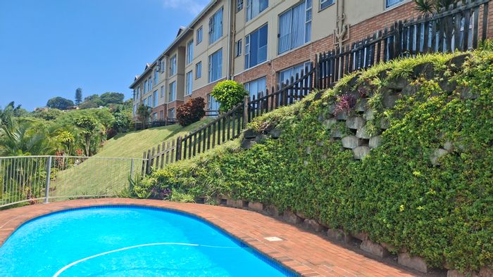 Amanzimtoti Flat For Sale: Ocean views, pool, parking, near amenities.