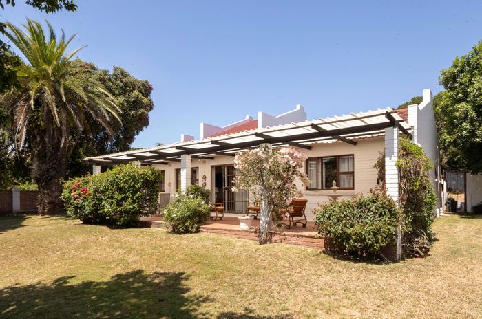 For Sale: Versatile 3-Bedroom House in Forest Downs with Outdoor Living and Security.