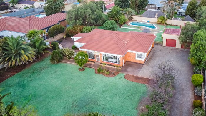 Spacious 4-bedroom house in Kenmare with solar, parking for 10, and rental potential. For Sale.