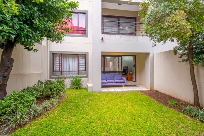 Lonehill Apartment For Sale: 1 Bed, private garden, clubhouse, pool access.