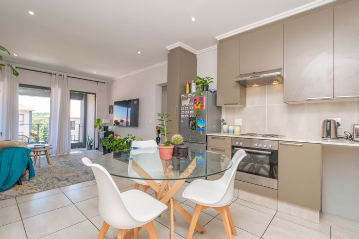 For Sale: Apartment in Lonehill with clubhouse, pool, and secure access.