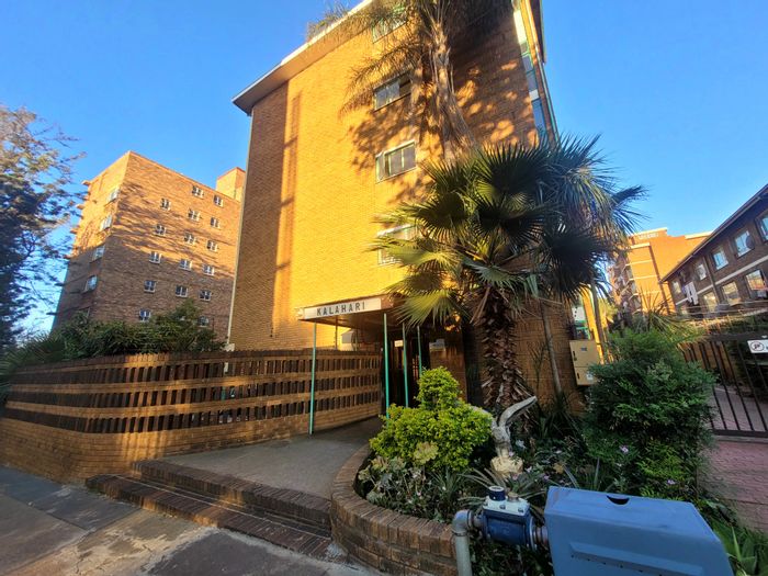 1-Bedroom Flat For Sale in Sunnyside, near universities and essential amenities.