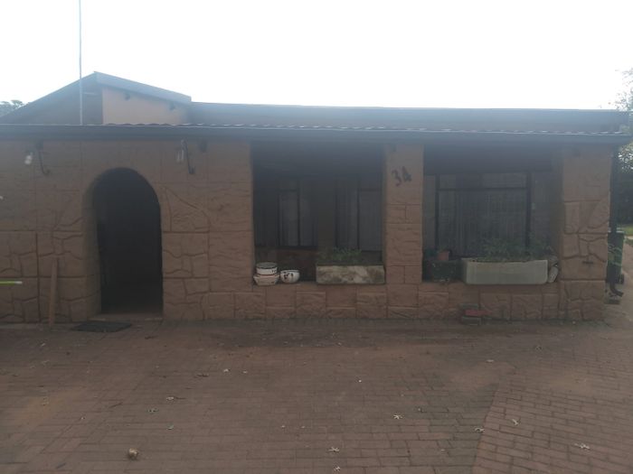 Spacious 5-bedroom house in Arborpark, close to schools and shops, available to rent.