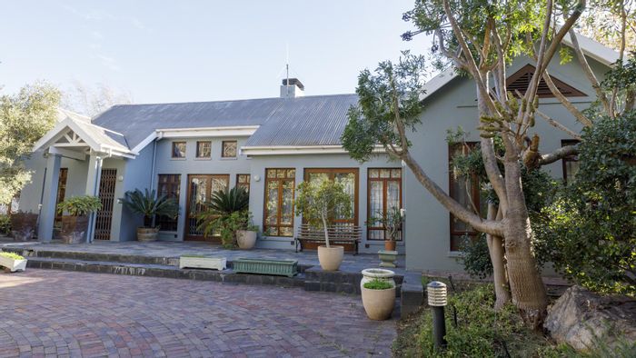 For Sale: 1215 ha farm in Ashton Central with vineyards, water rights, and infrastructure.