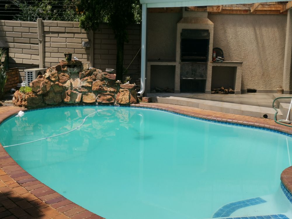 Pool and Braai area