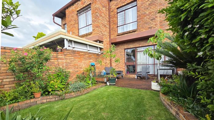 Townhouse For Sale in Freeway Park: Private garden, communal pool, lock-up garage.