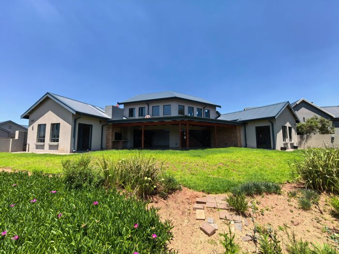 For Sale: House in Parys Golf & Country Estate with 2 beds, loft, and patio.