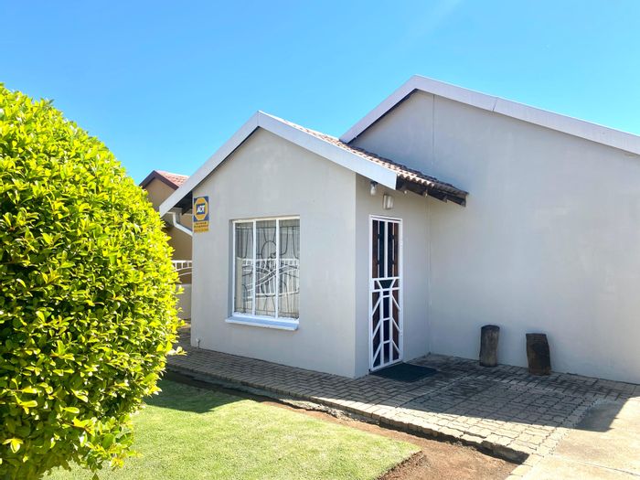 3-Bedroom House in Boitekong For Sale with carports, alarm system, and privacy.