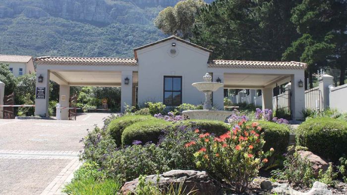 House To Rent in Avignon: 3 Bedrooms, Pool, Garden, Mountain Views, Double Garage.