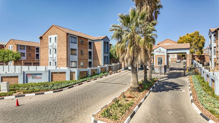 For Sale: Ground-floor apartment in Vorna Valley with garage, tenanted, secure complex.