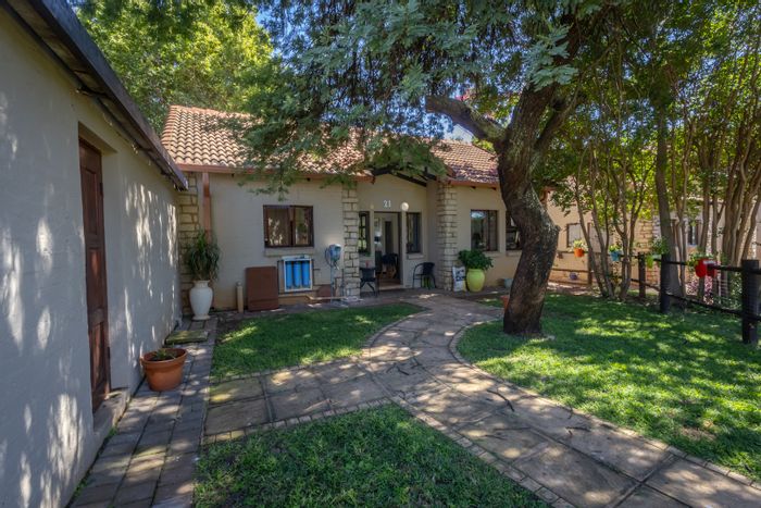 For Sale: Townhouse in The Coves with garden, garage, and estate amenities.