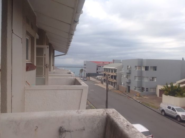 1-Bedroom Flat To Rent in Quigney, near beachfront, schools, and shops.