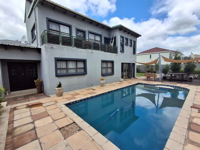 For Sale: House in Theresapark with pool, study, and double garage.