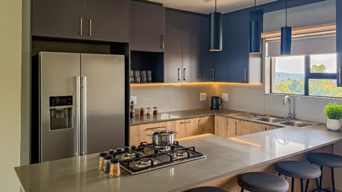 Die Hoewes Apartment For Sale: 3 beds, pool, clubhouse, secure living, great investment.