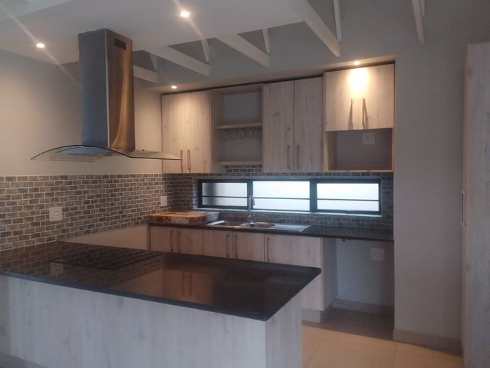 Gonubie House To Rent: 3 Bedrooms, secure complex, close to beach and amenities.