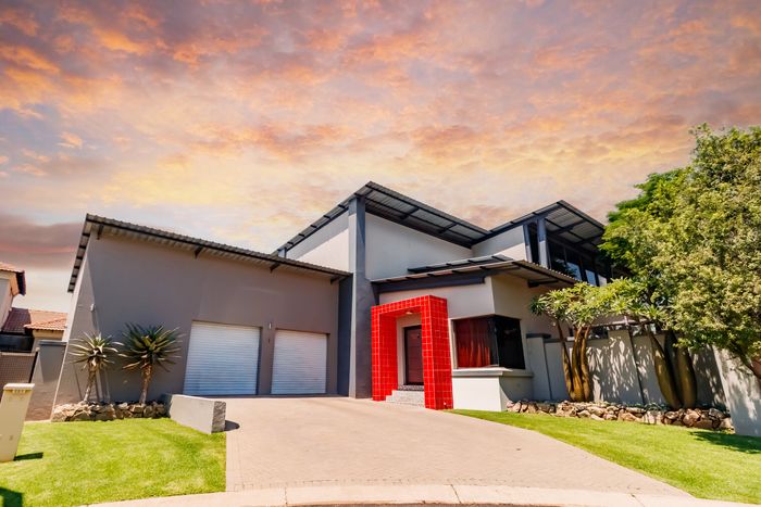 For Sale: Spacious 4-bedroom house in Midlands Estate with landscaped garden and double garage.