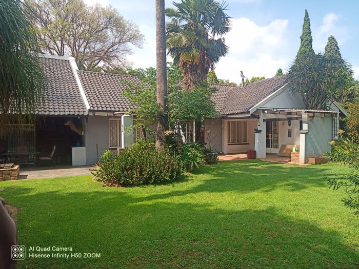 Selcourt House For Sale: 5 Bedrooms, expansive garden, security features, and entertainment area.