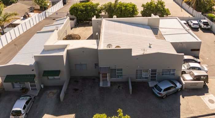 For Sale: Oakglen Townhouse with 2 bedrooms, garage, security features, and convenience.