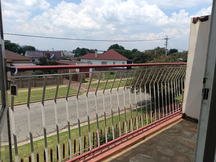 Strubenvale Apartment For Sale: 1 Bed, secure parking, quiet complex, convenient location.