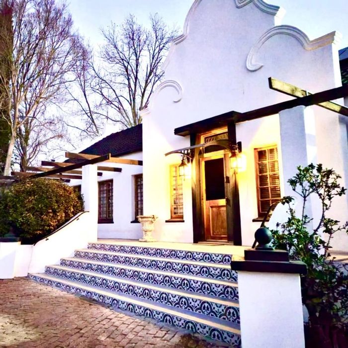 Parys Central Guest House For Sale: 3 Bedrooms, Event Space, 4 Parking Spots.