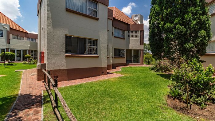 Ground floor apartment in Bedfordview Central with pool, soccer field, and security. For Sale.