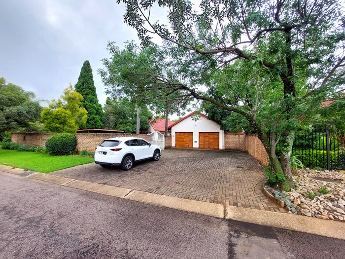 For Sale: Spacious 5-bedroom house in Waterkloof Ridge with prime location amenities.