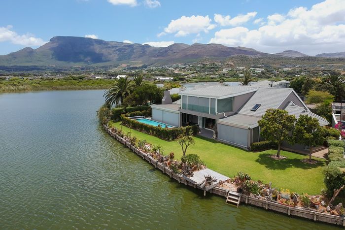 For Sale: House in Lake Michelle Security And Eco Estate with private jetty and heated pool.
