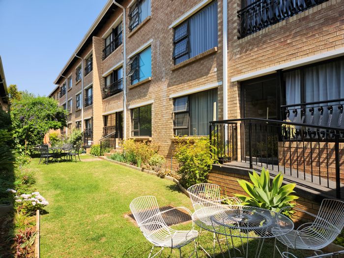 Garsfontein Retirement Village For Sale: Assisted living, communal gardens, 24-hour security.
