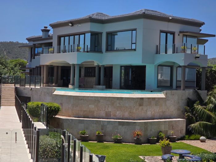 Beachfront house in Myoli Beach for sale, featuring private access and luxury amenities.