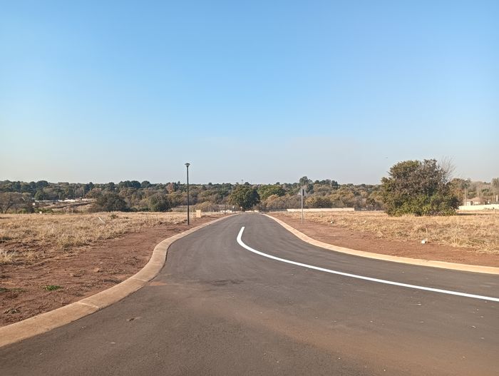 Vacant Land Residential in Raslouw For Sale: Secure estate, 750 m², ready for development.