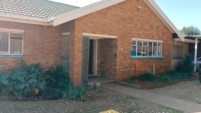 To Rent: Spacious 3-Bedroom House with Flatlet in Kriel Central, Secure Yard.