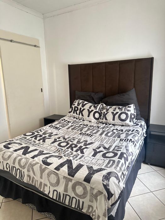 For Sale: Spacious 3-bedroom townhouse in Dawn Park, near park and amenities.