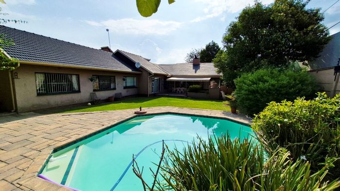 Eden Glen House To Rent: 3-Bedroom, Pool, Flatlet, Entertainment Area, Secure Location.