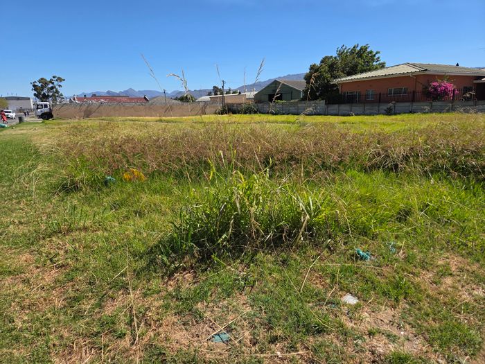 For Sale: 1233.2 m² vacant land in Wolseley Central, ideal for commercial development.